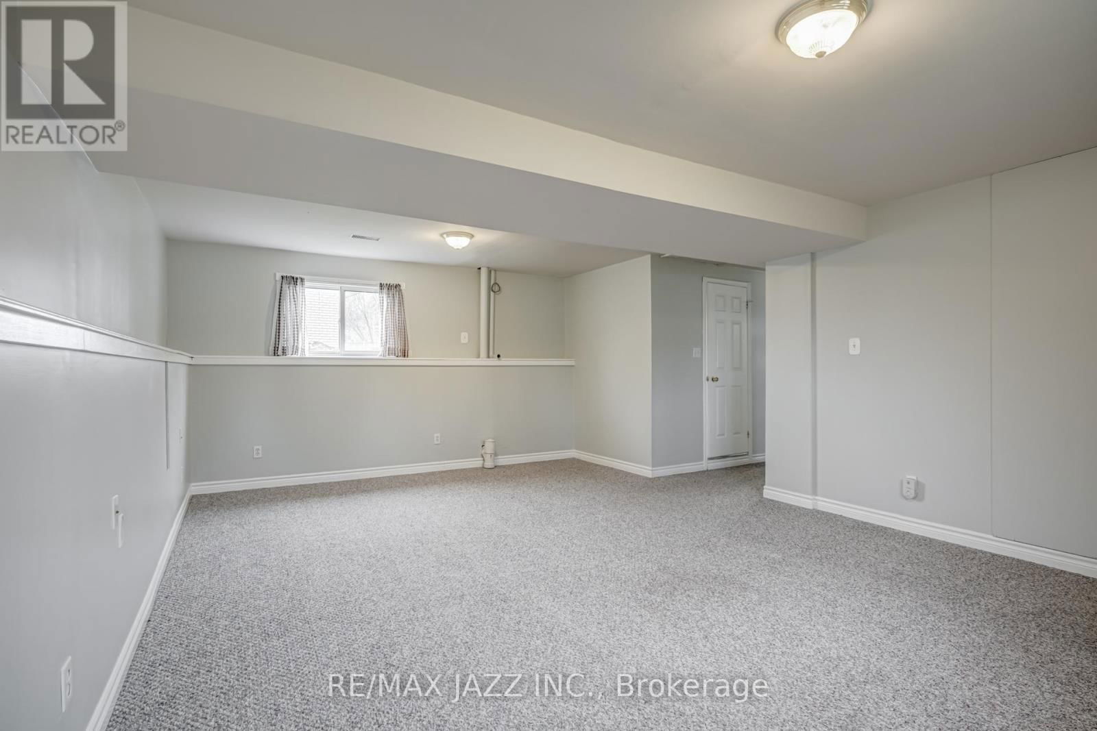 2577 IDYLLWOOD CRESCENT Image 33