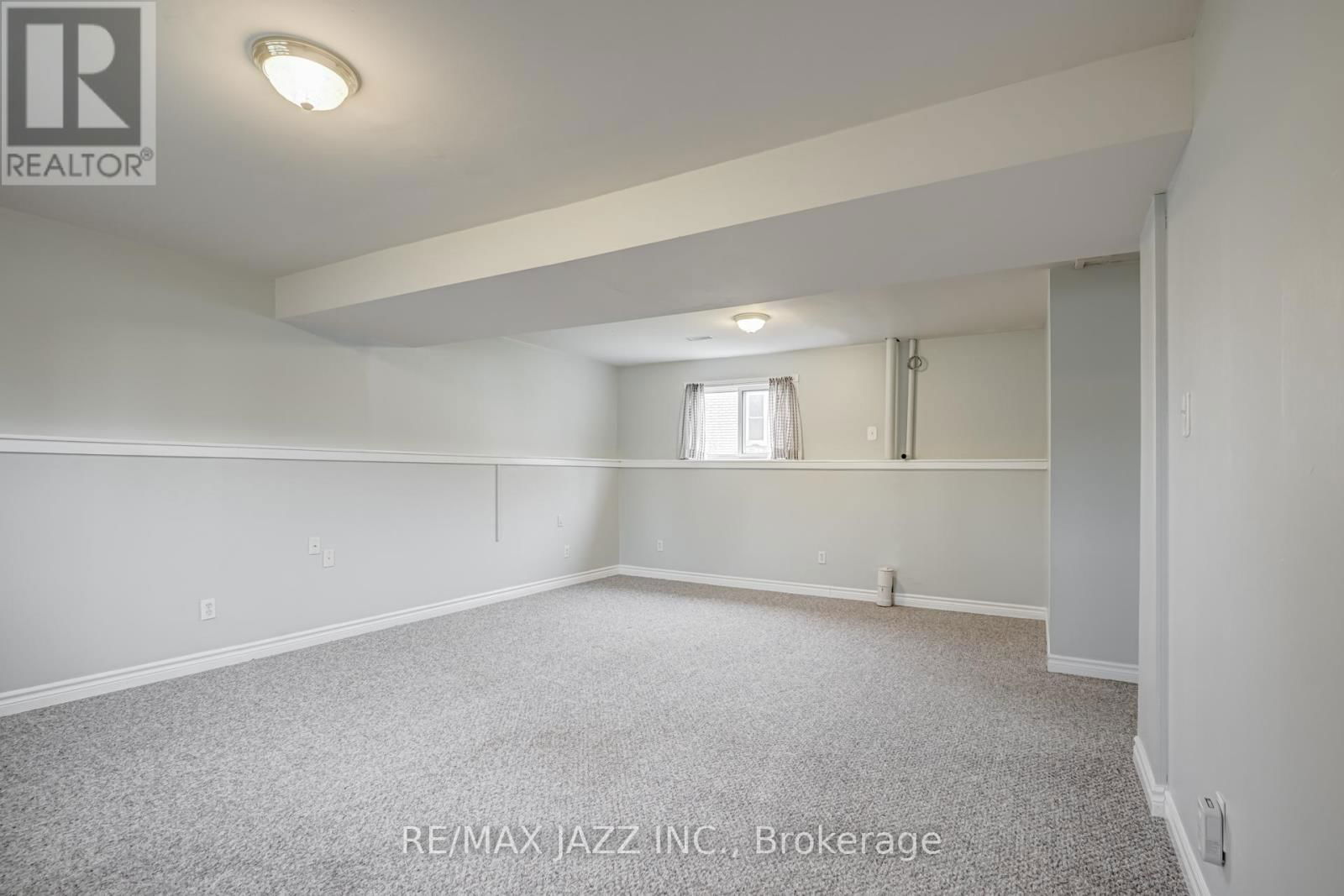 2577 IDYLLWOOD CRESCENT Image 34