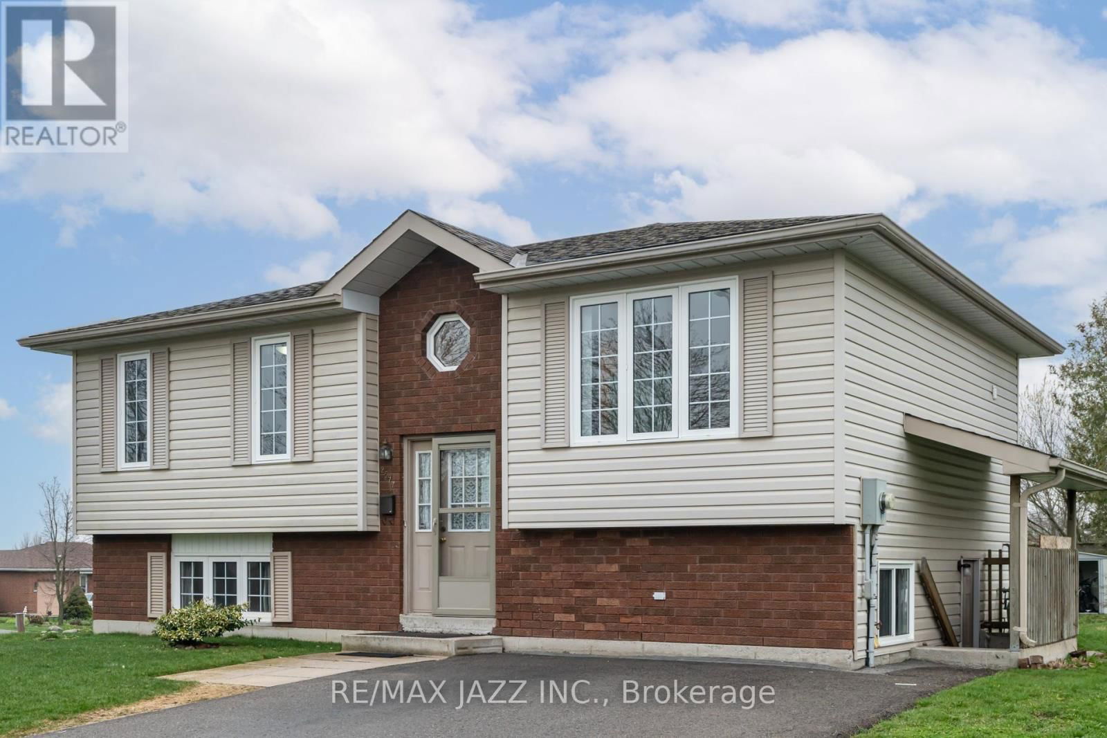 2577 IDYLLWOOD CRESCENT Image 4
