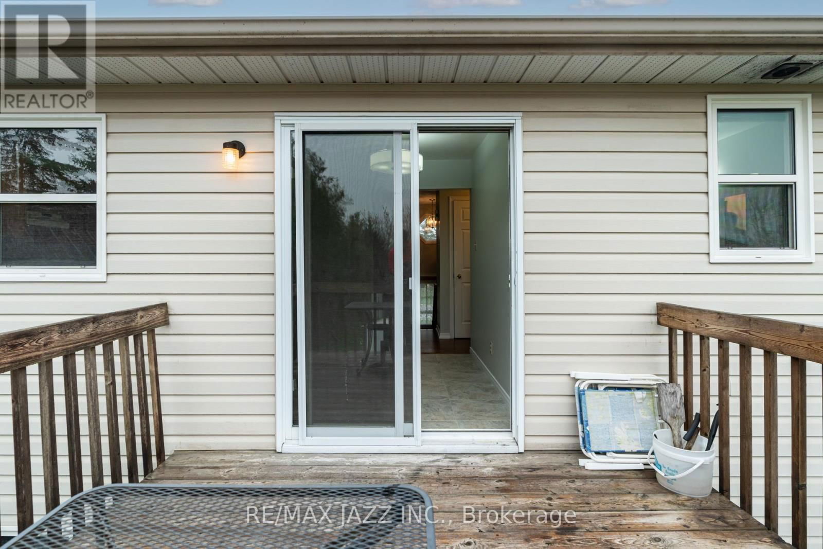 2577 IDYLLWOOD CRESCENT Image 41