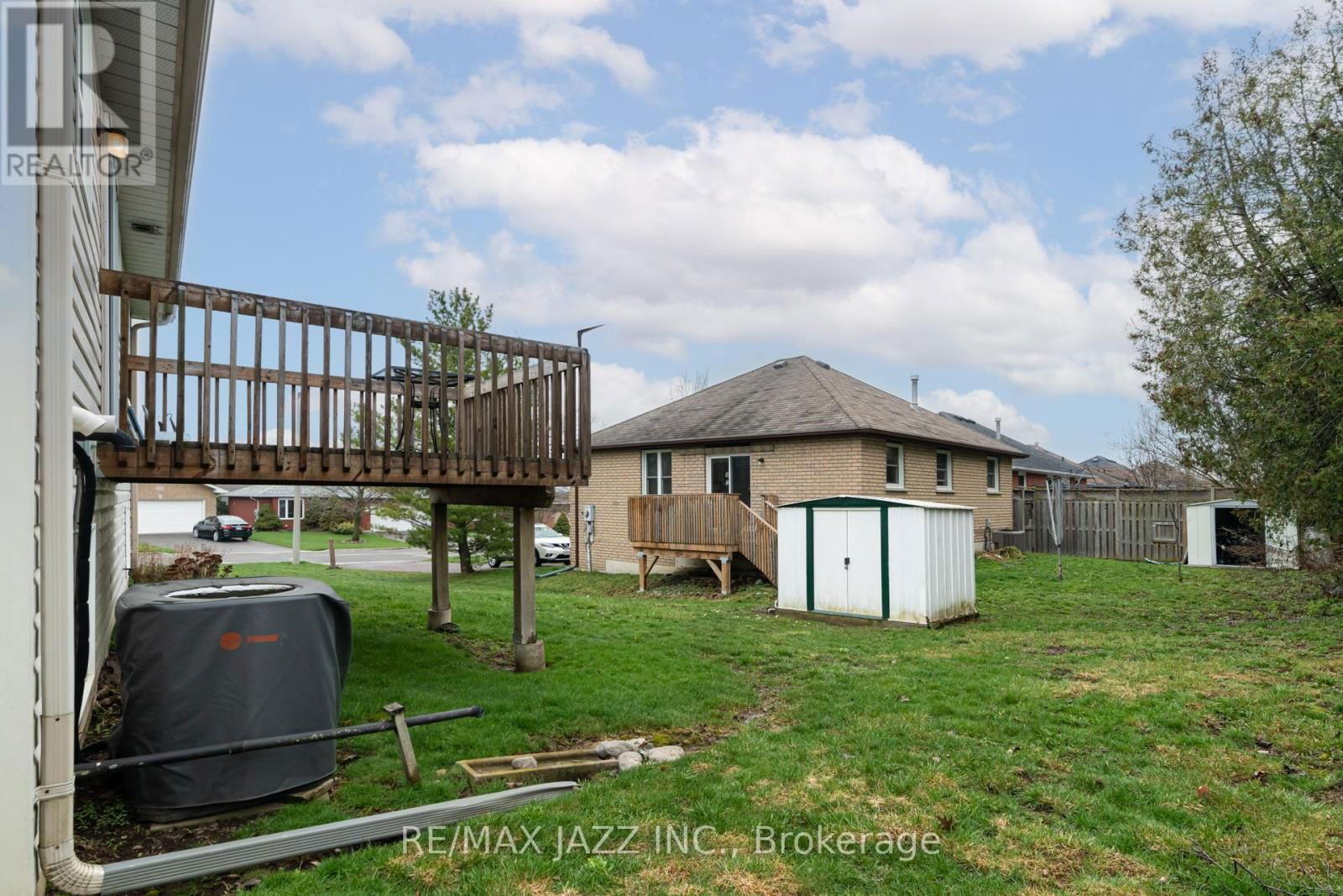 2577 IDYLLWOOD CRESCENT Image 42