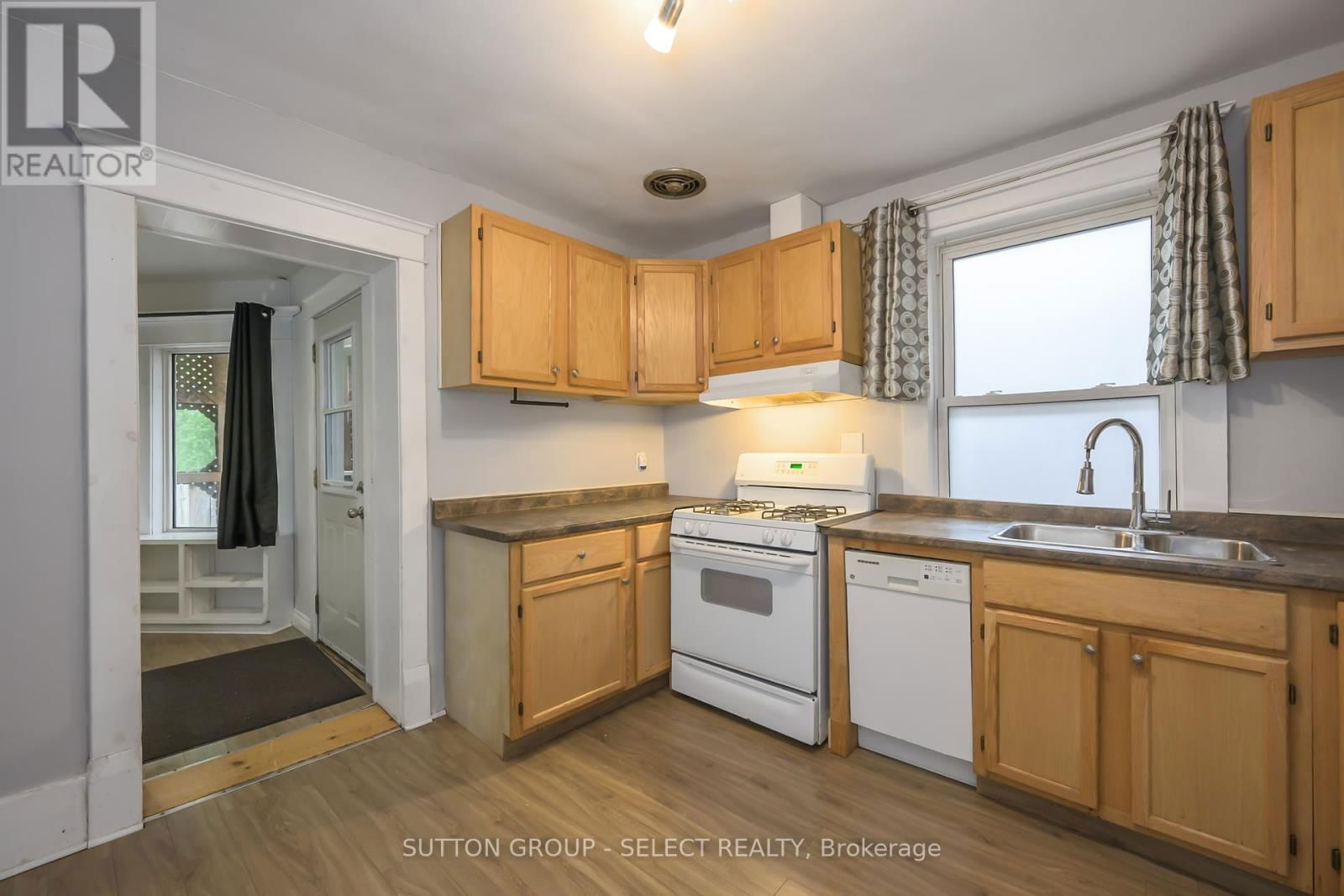 107 LANGARTH STREET EAST Image 7