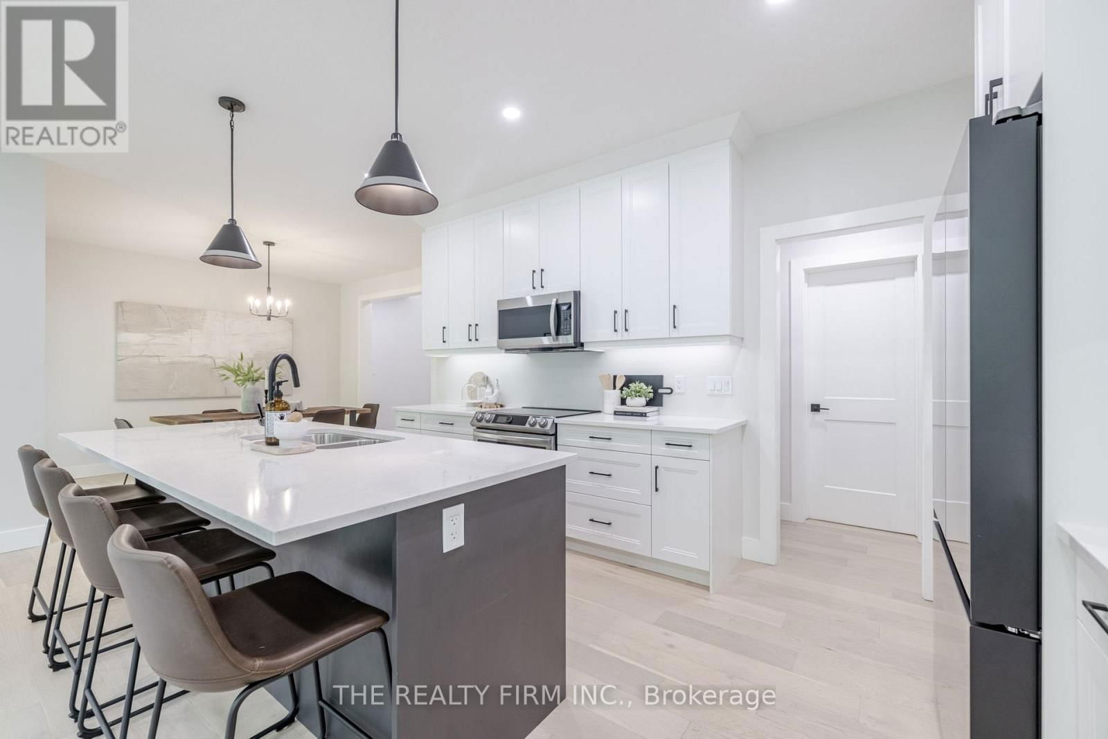 27 - 22701 ADELAIDE ROAD Image 13