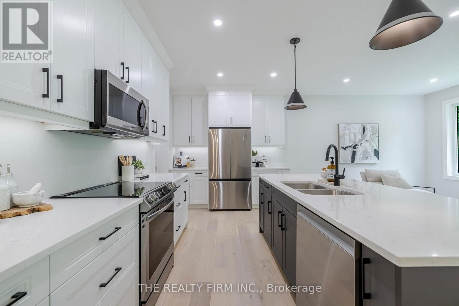 27 - 22701 ADELAIDE ROAD Image 15