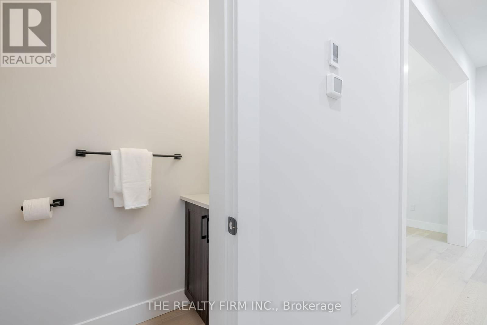 27 - 22701 ADELAIDE ROAD Image 17