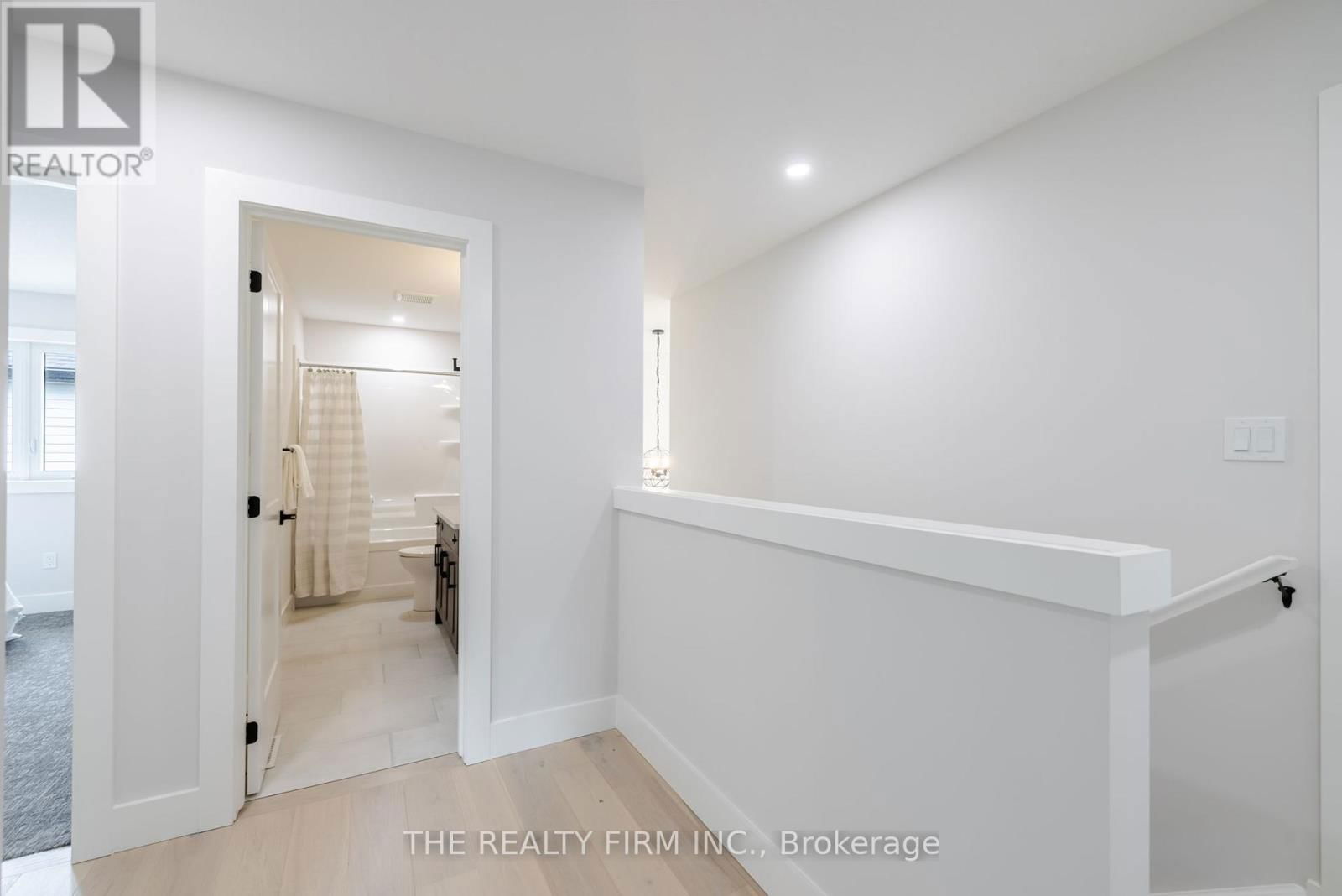 27 - 22701 ADELAIDE ROAD Image 26