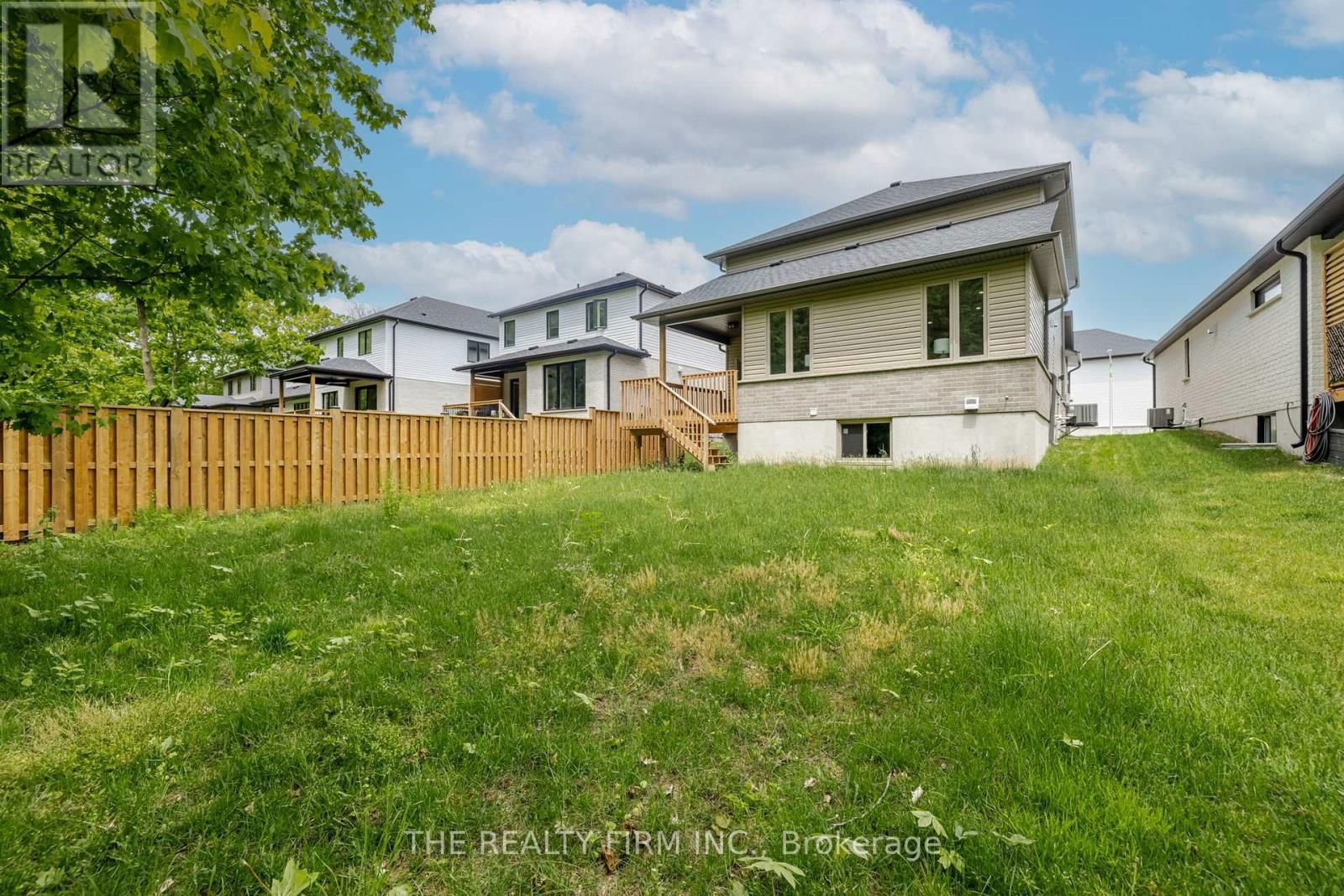 27 - 22701 ADELAIDE ROAD Image 31