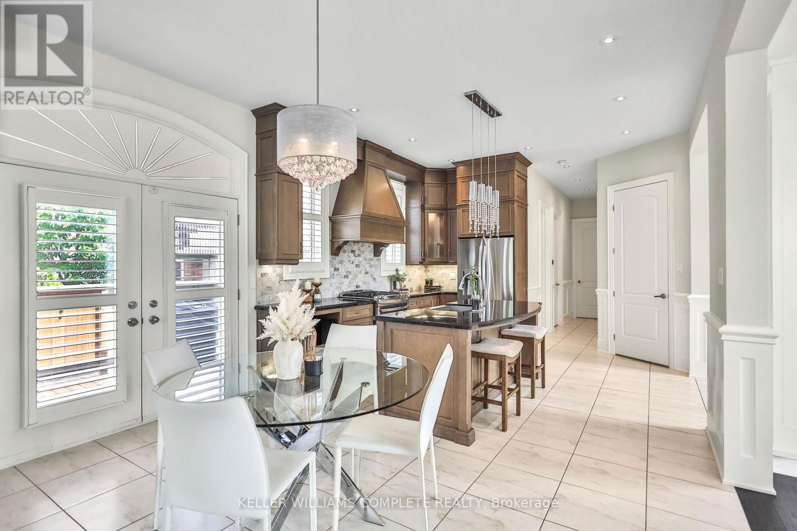 220 MOORLAND CRESCENT Image 11