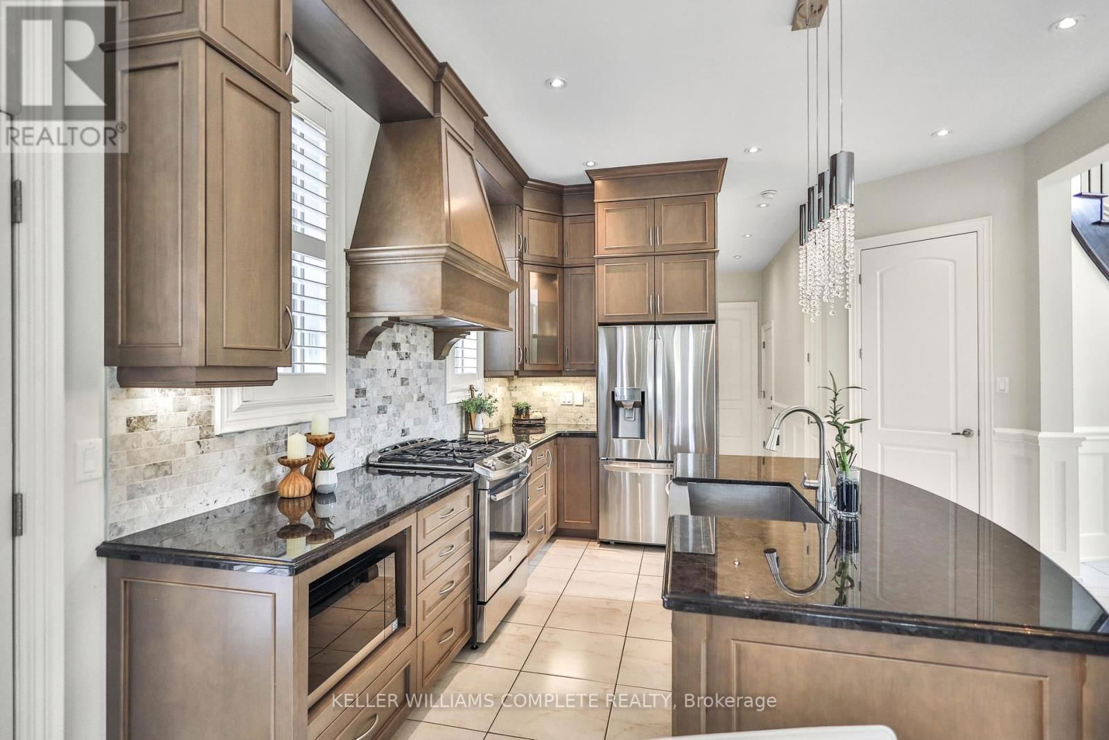 220 MOORLAND CRESCENT Image 14
