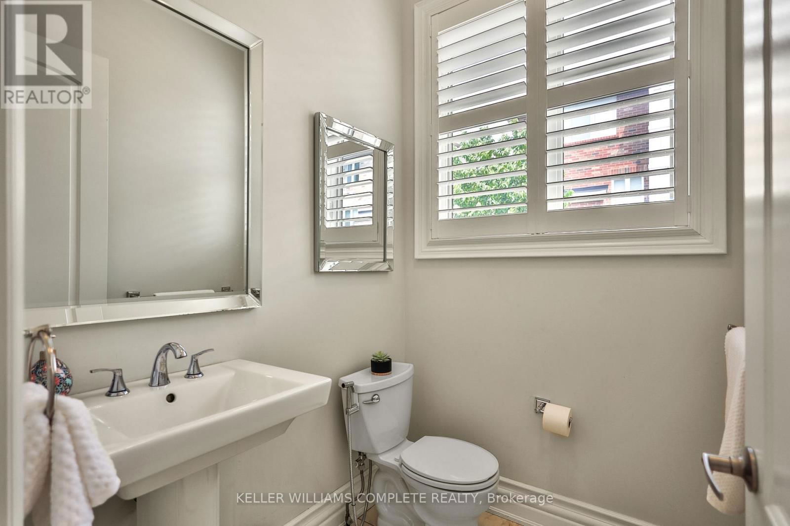 220 MOORLAND CRESCENT Image 17