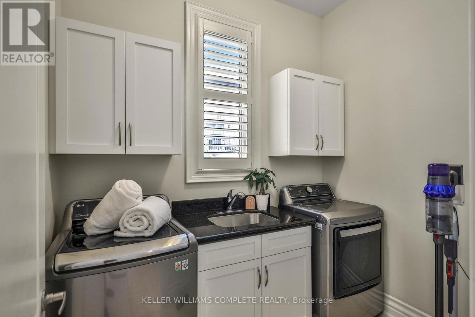 220 MOORLAND CRESCENT Image 18