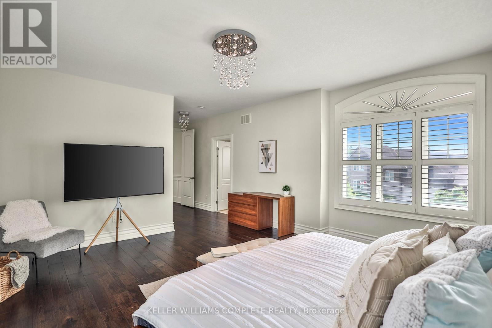 220 MOORLAND CRESCENT Image 23