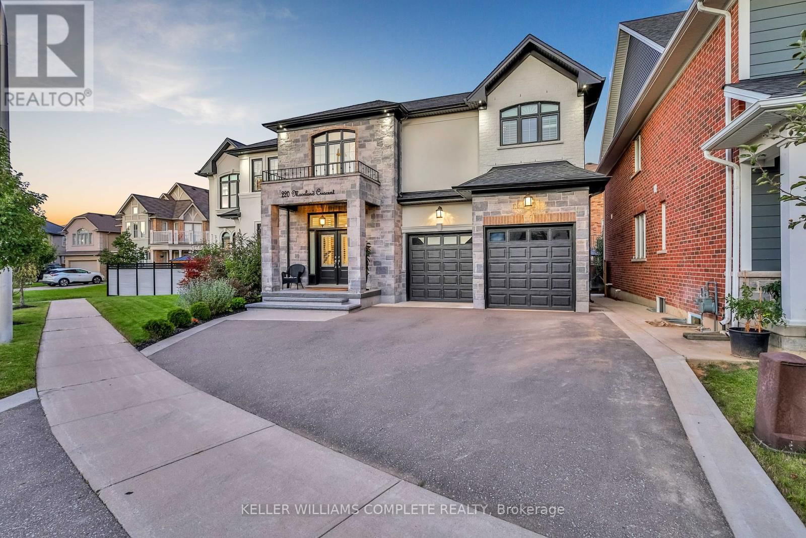 220 MOORLAND CRESCENT Image 3