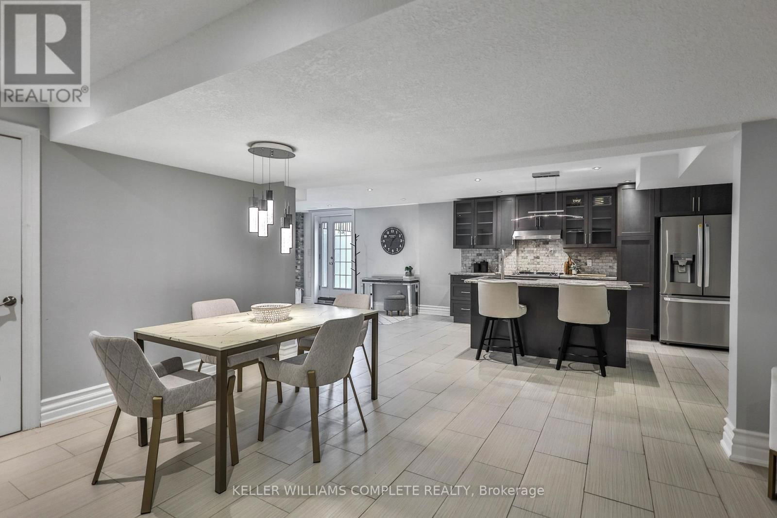 220 MOORLAND CRESCENT Image 32