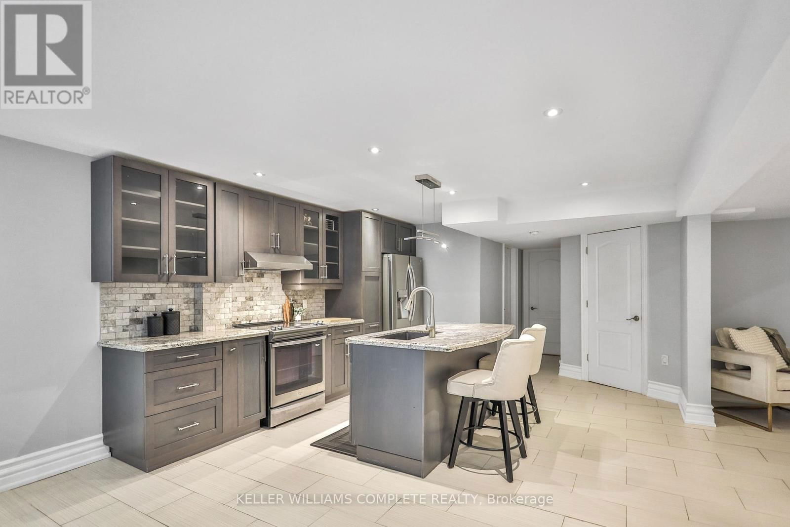 220 MOORLAND CRESCENT Image 33