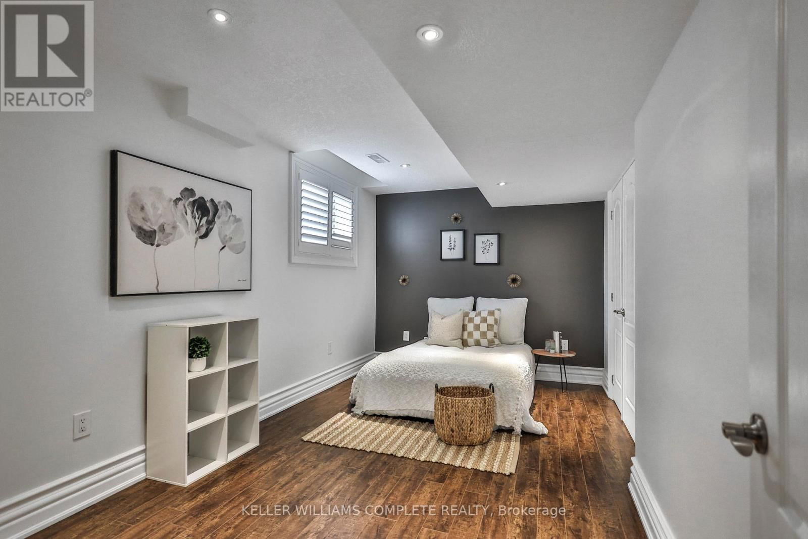 220 MOORLAND CRESCENT Image 36