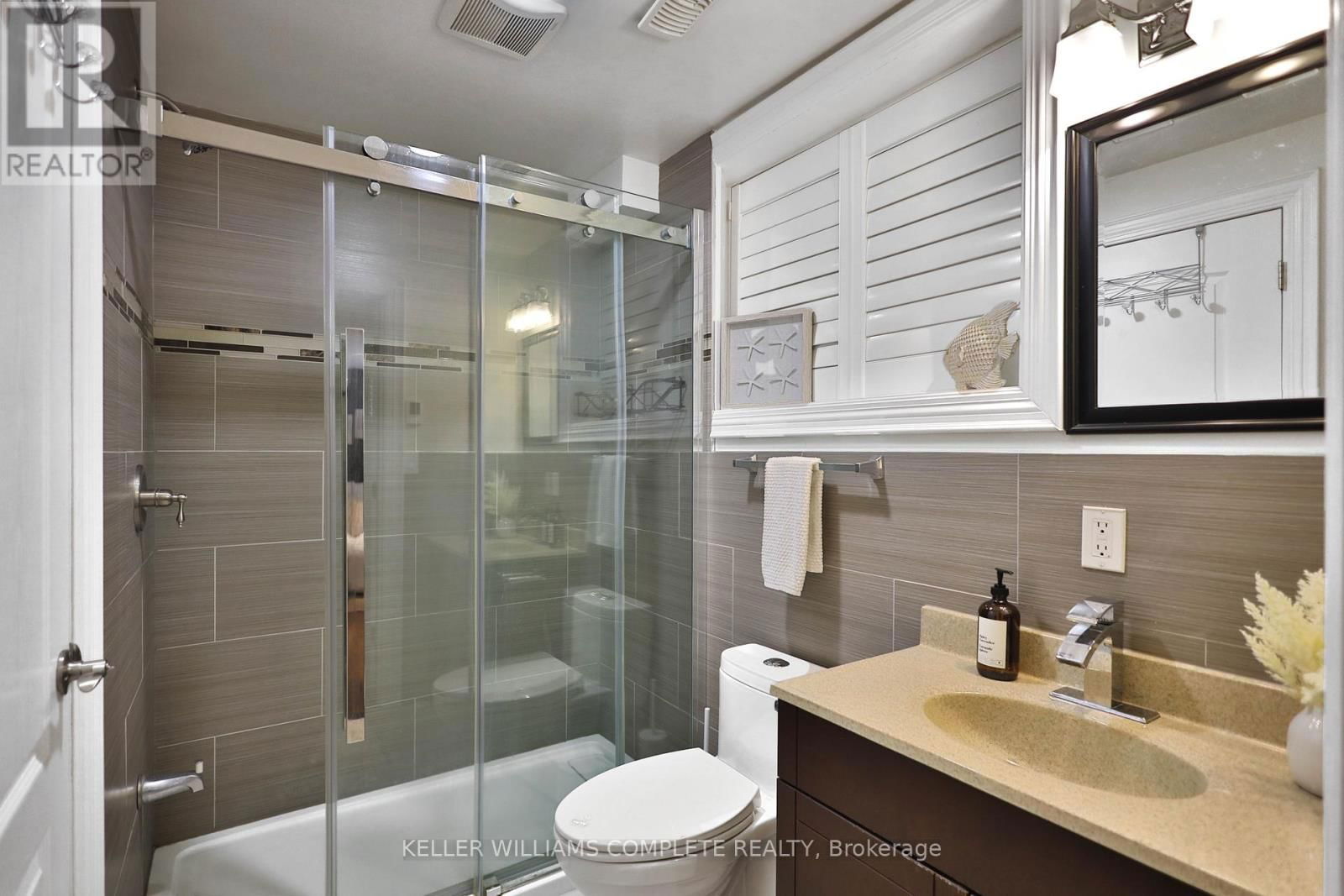 220 MOORLAND CRESCENT Image 37