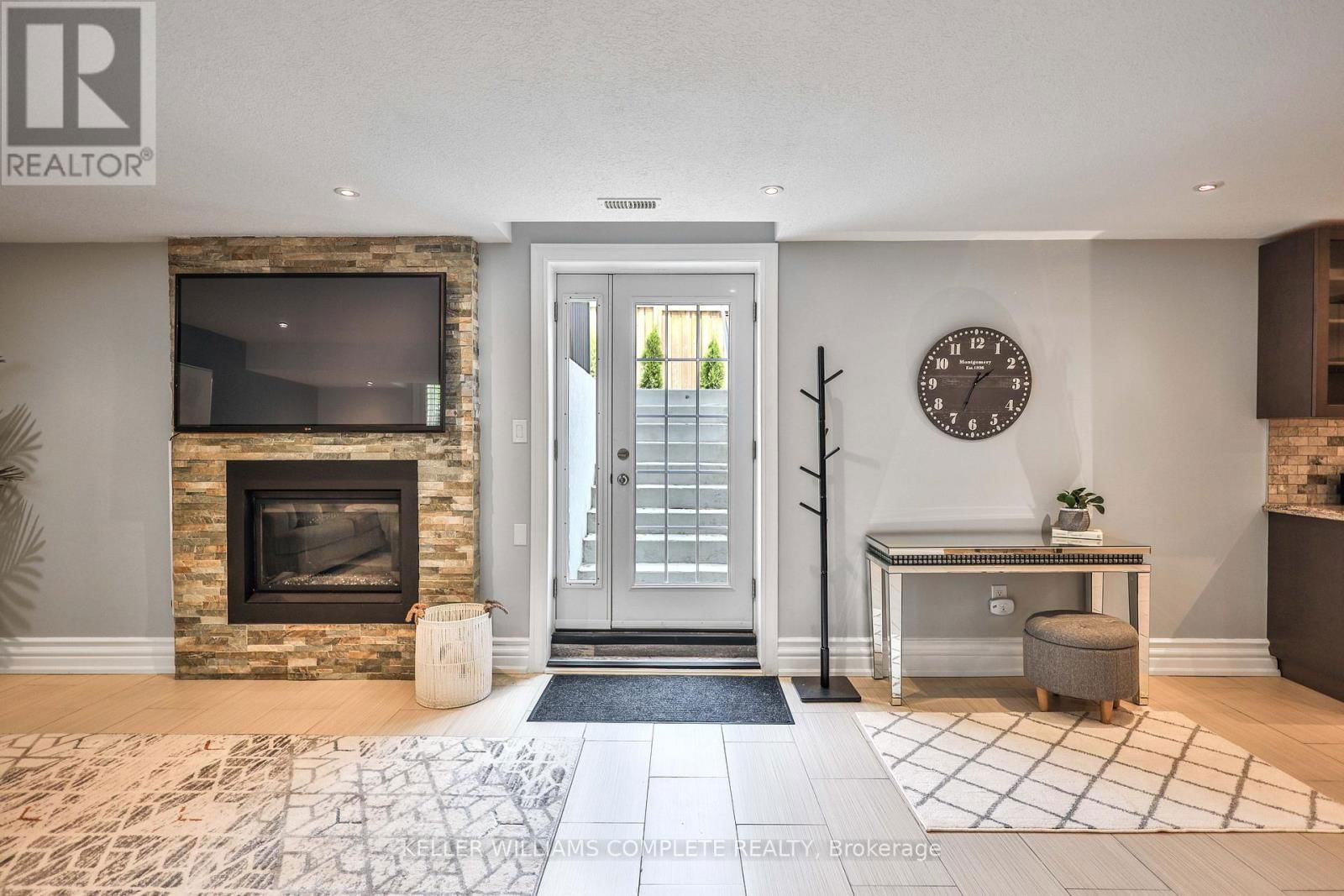 220 MOORLAND CRESCENT Image 38