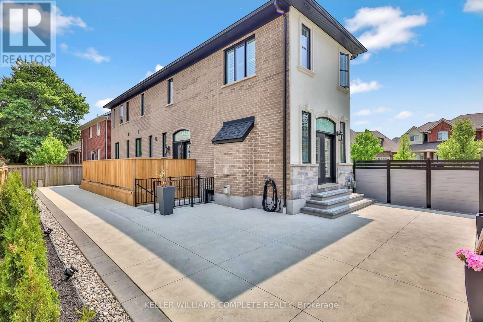 220 MOORLAND CRESCENT Image 41