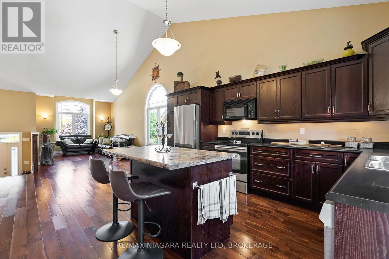 8 CORBIN STREET Image 11
