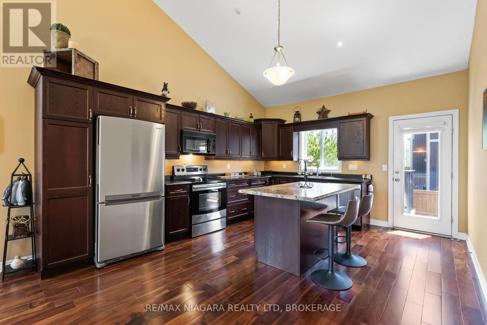 8 CORBIN STREET Image 8