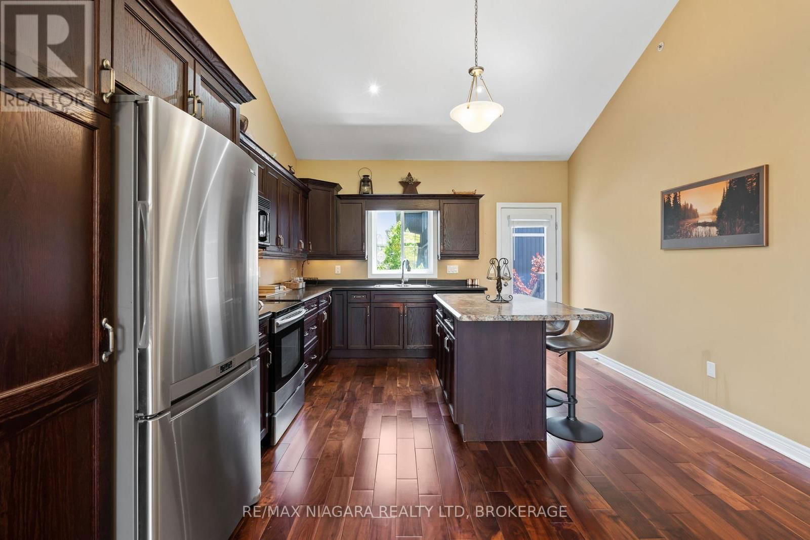8 CORBIN STREET Image 9