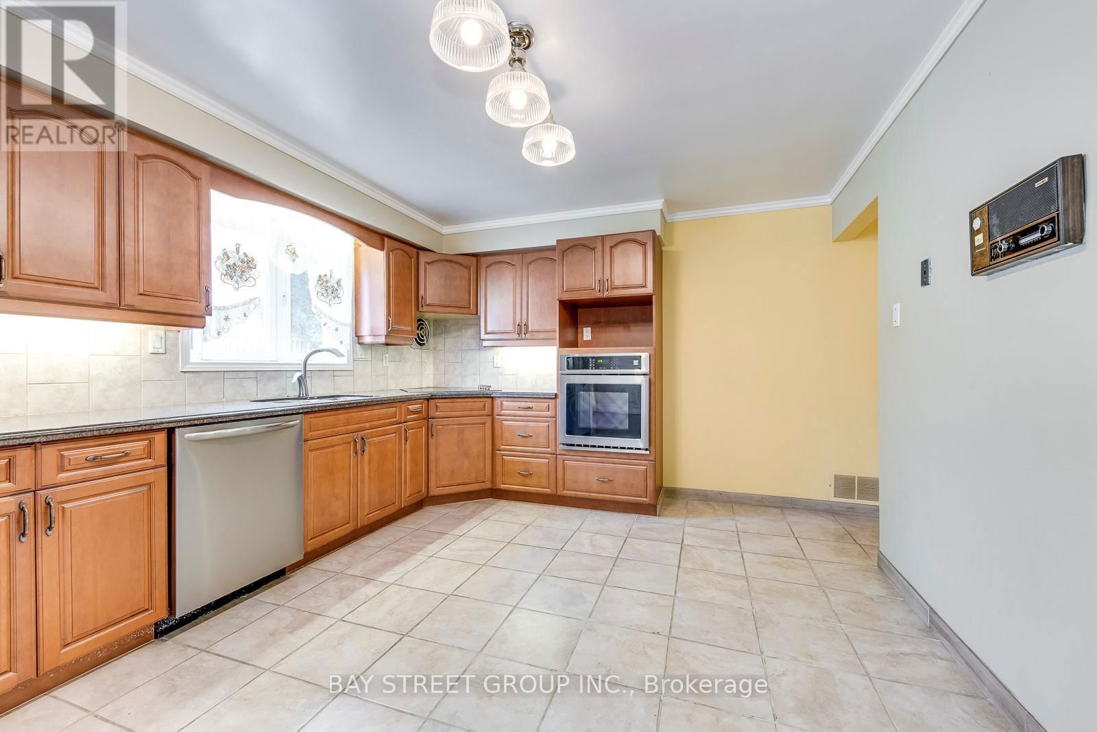 55 MILANO COURT Image 12
