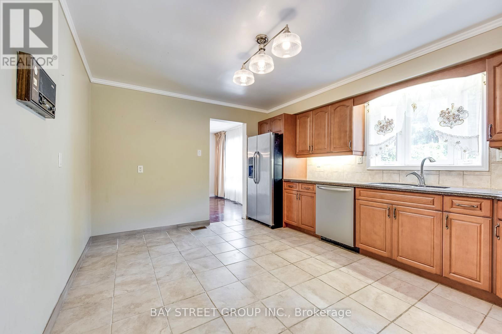 55 MILANO COURT Image 13