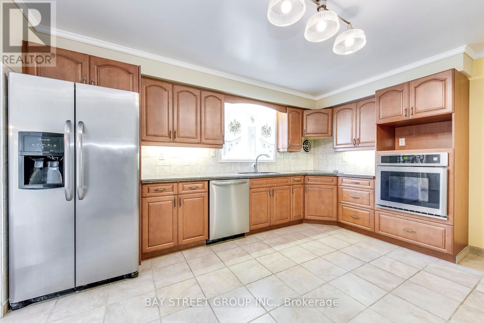 55 MILANO COURT Image 15