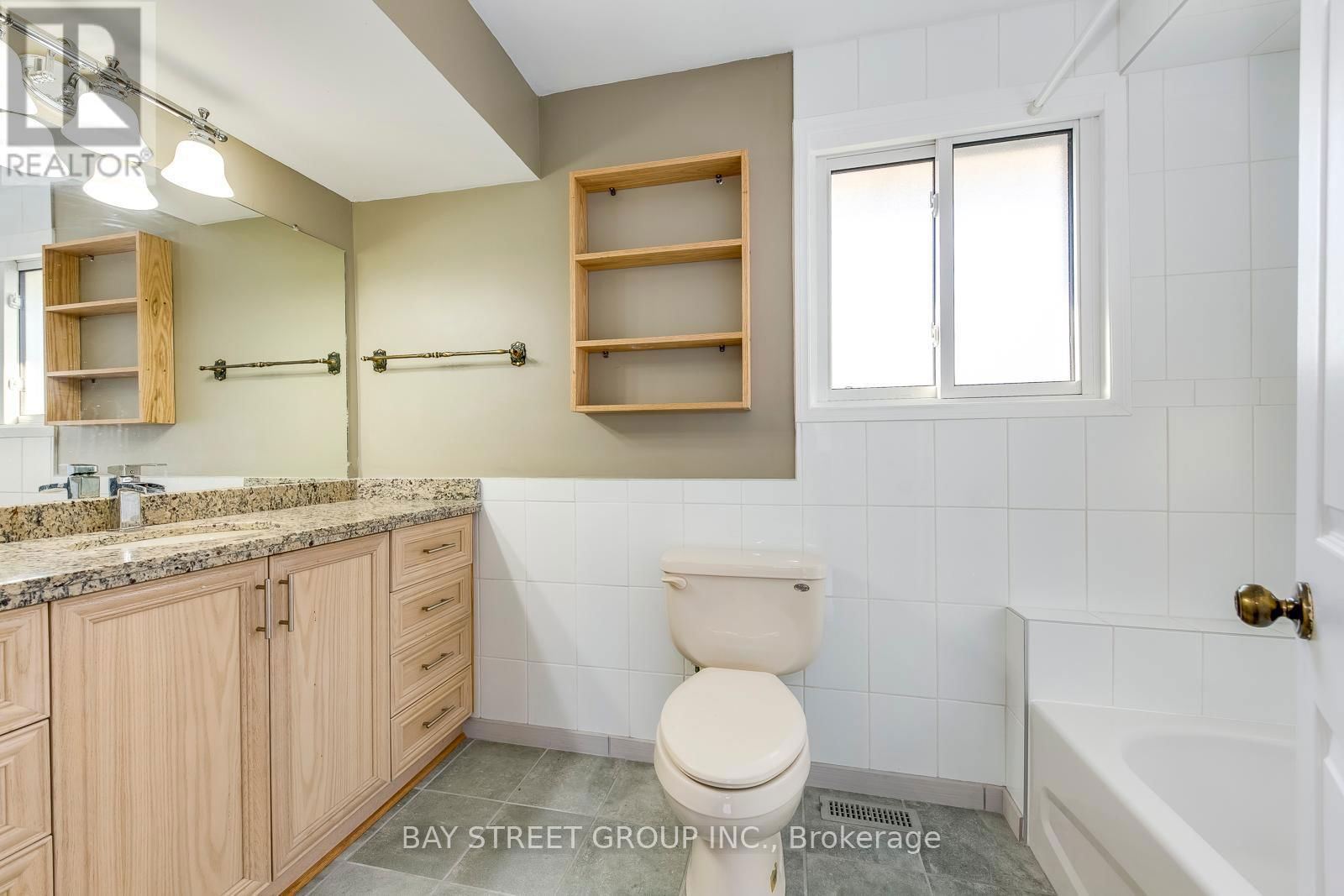 55 MILANO COURT Image 19