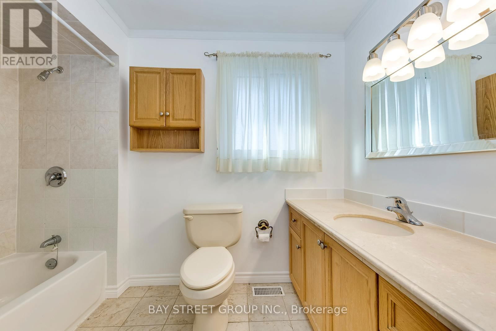 55 MILANO COURT Image 24