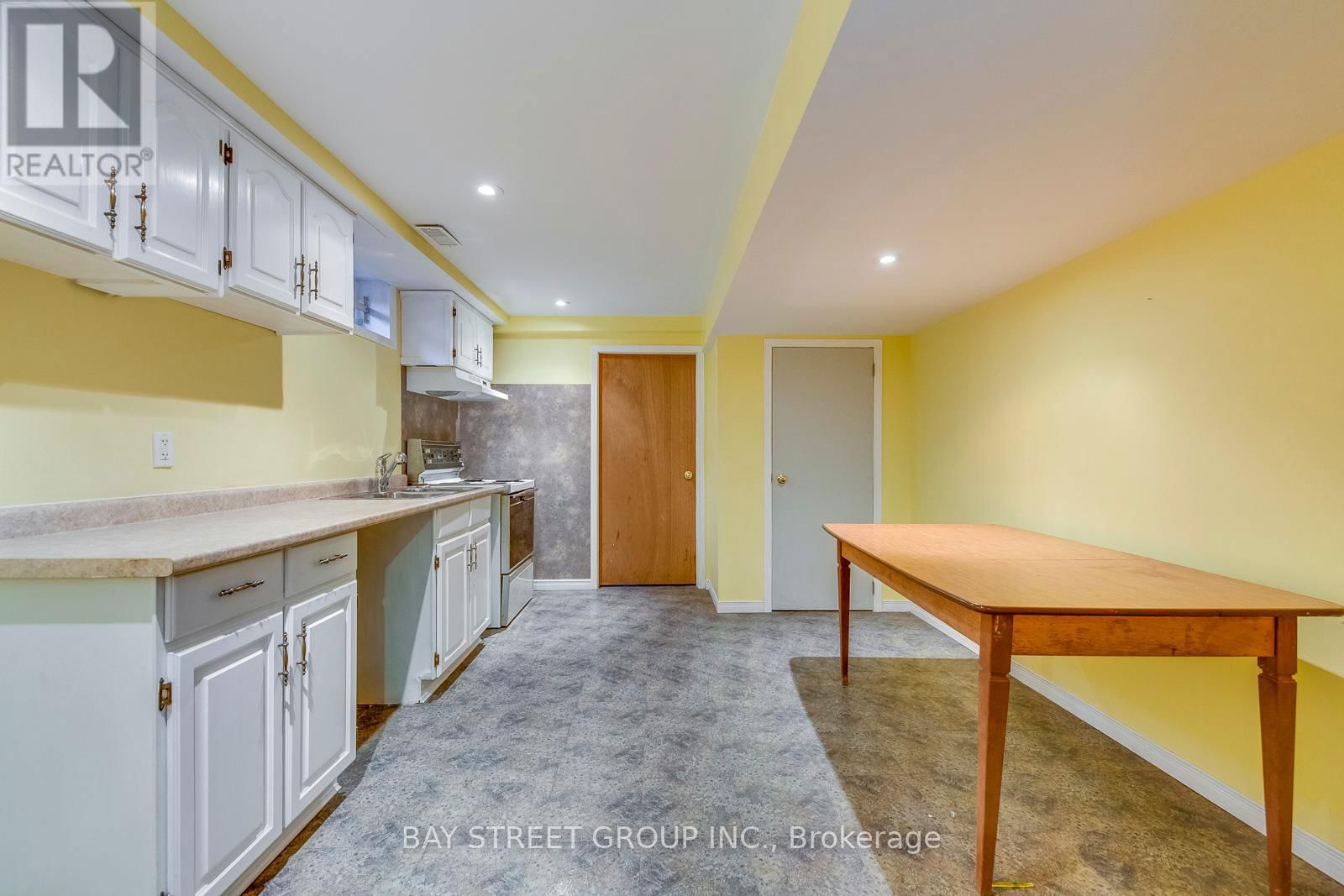55 MILANO COURT Image 28
