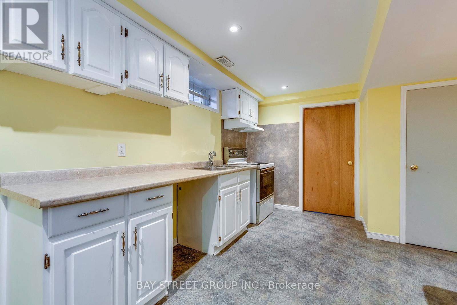 55 MILANO COURT Image 29