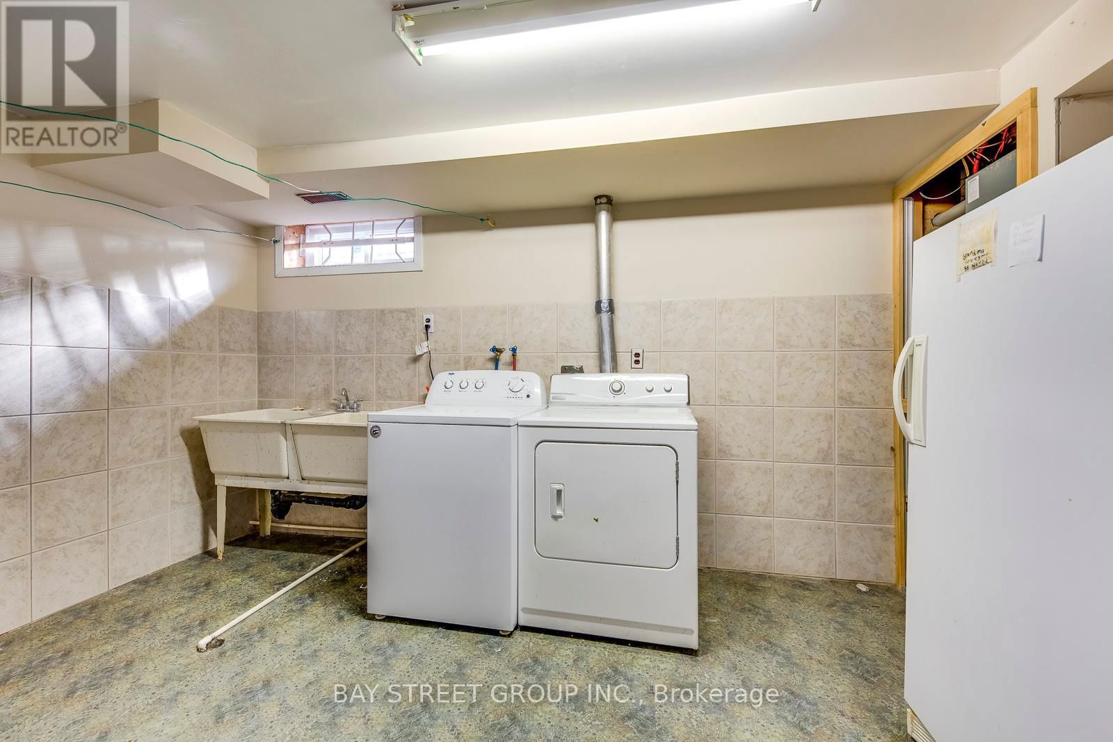 55 MILANO COURT Image 31