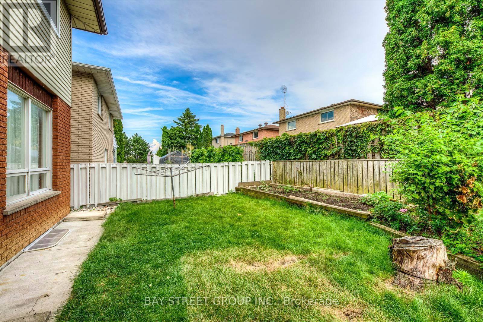 55 MILANO COURT Image 33
