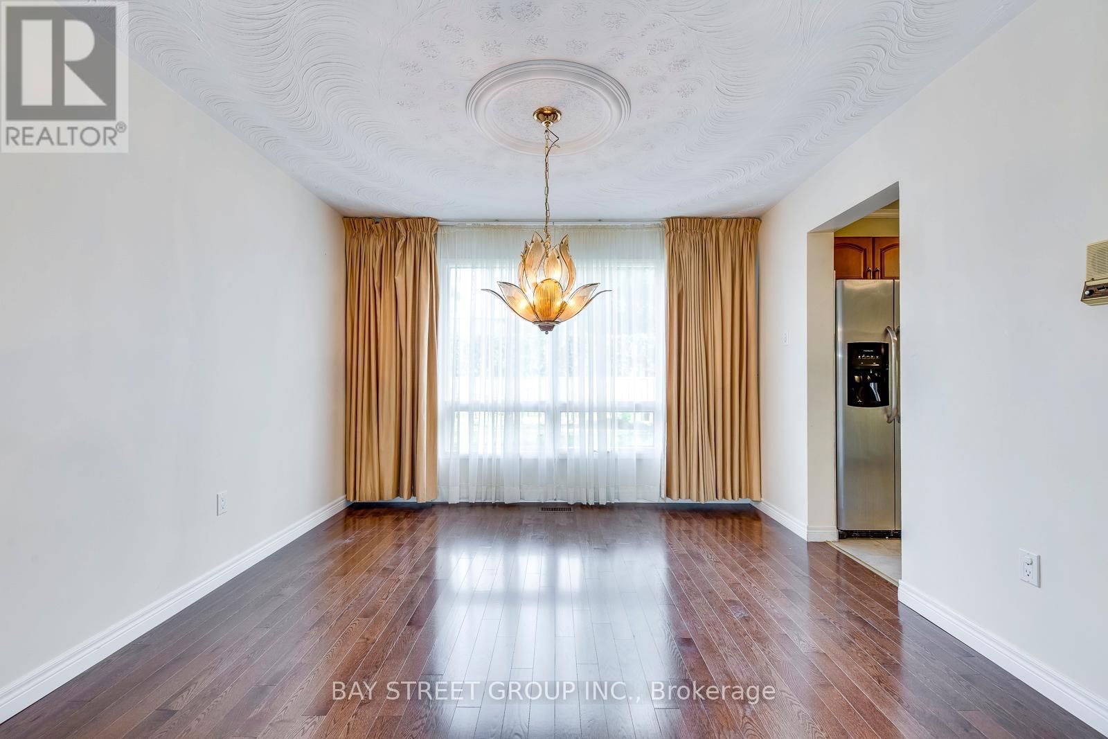 55 MILANO COURT Image 8