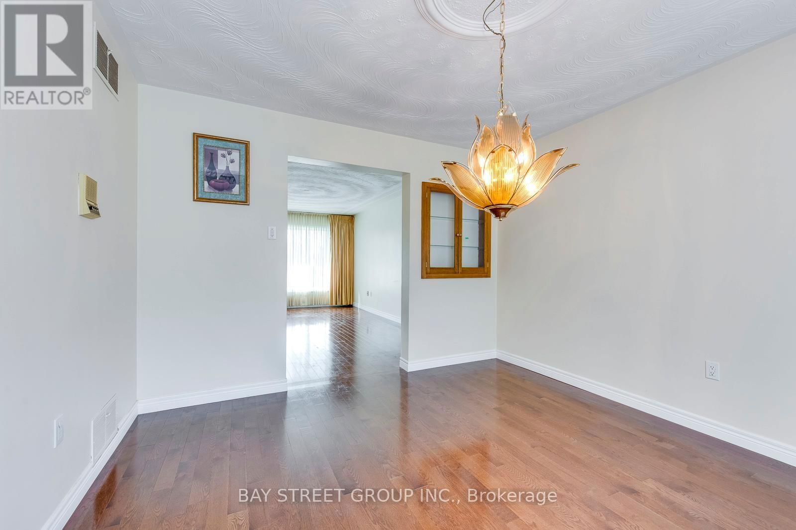 55 MILANO COURT Image 9