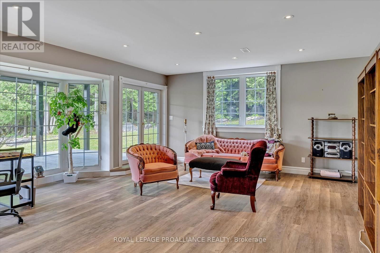 137 SUMCOT DRIVE Image 12