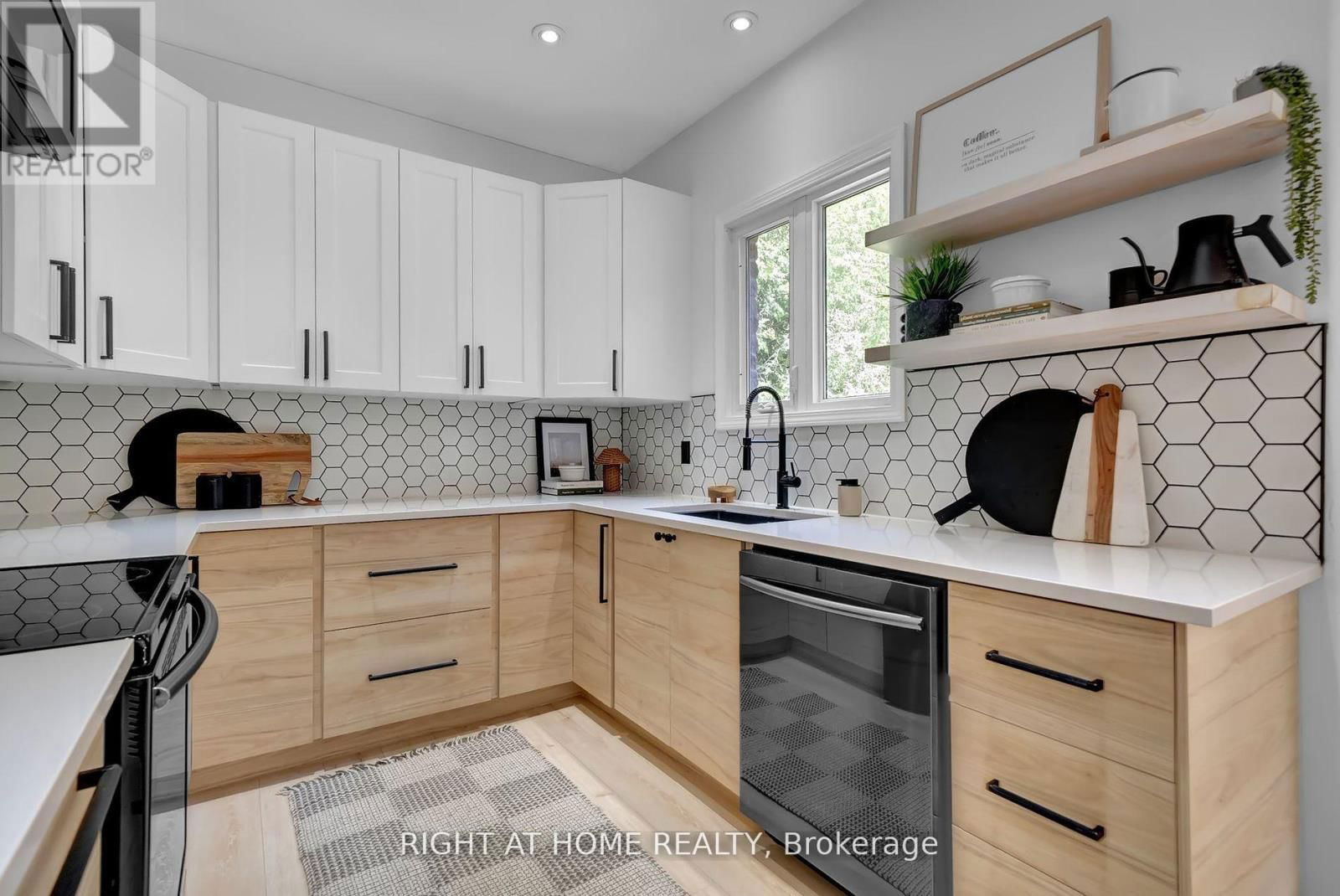 47 MEADOWLAND DRIVE Image 13