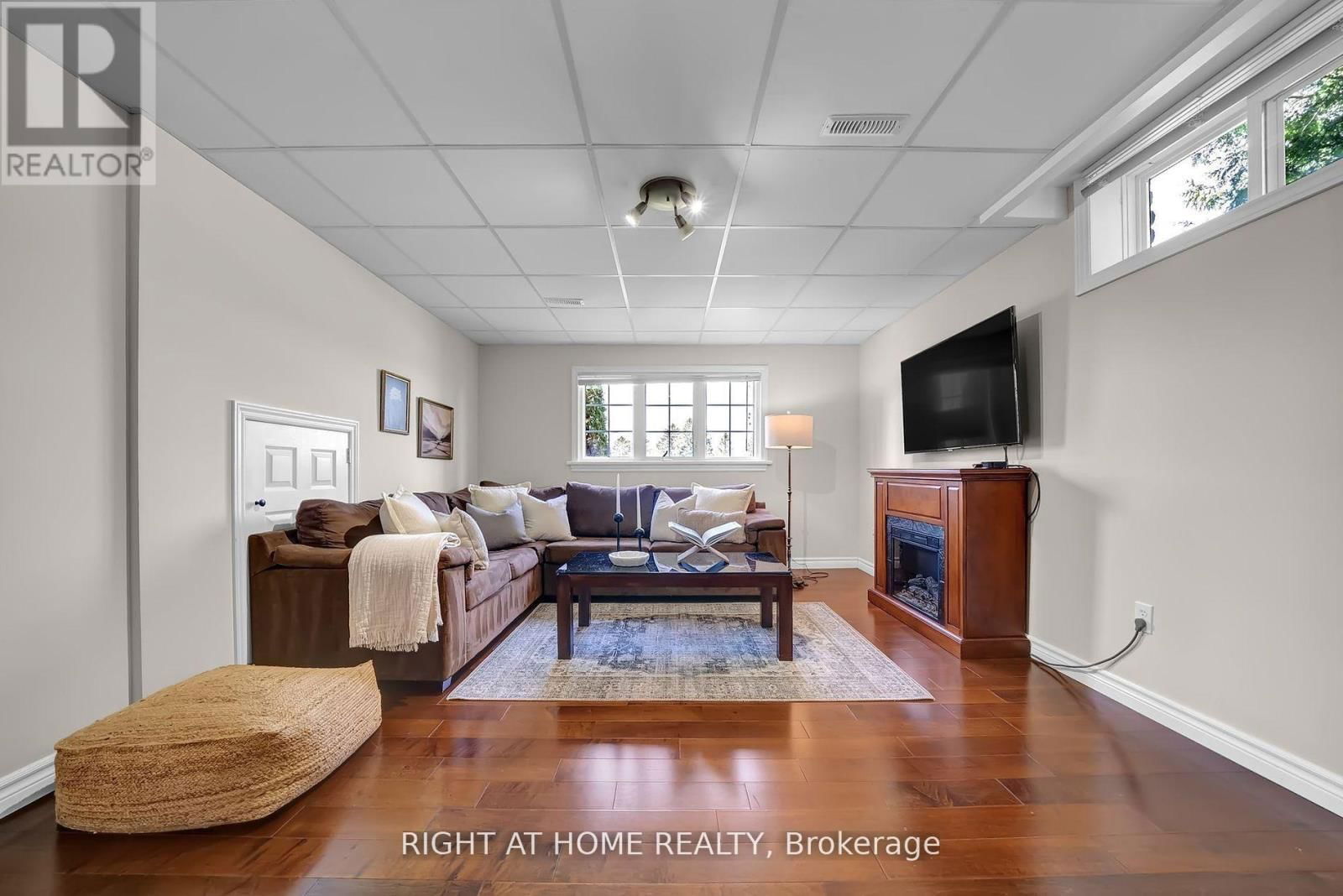 47 MEADOWLAND DRIVE Image 25