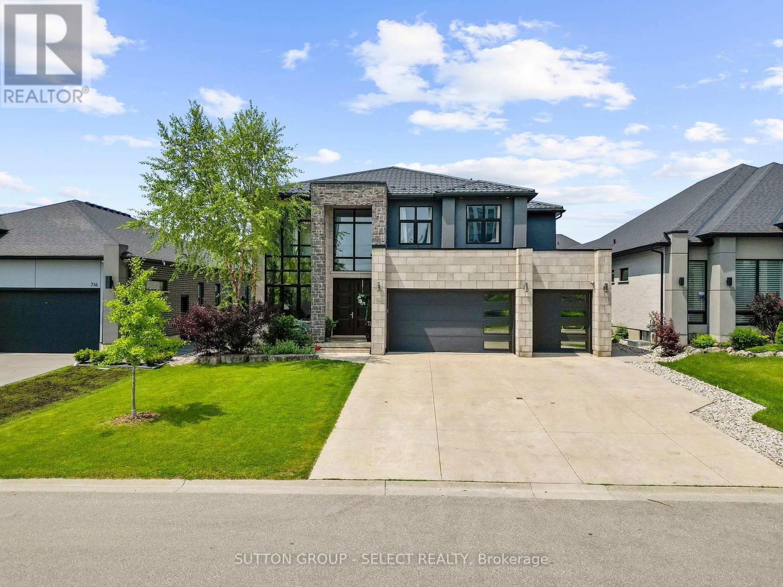710 HICKORYRIDGE COMMON Image 1