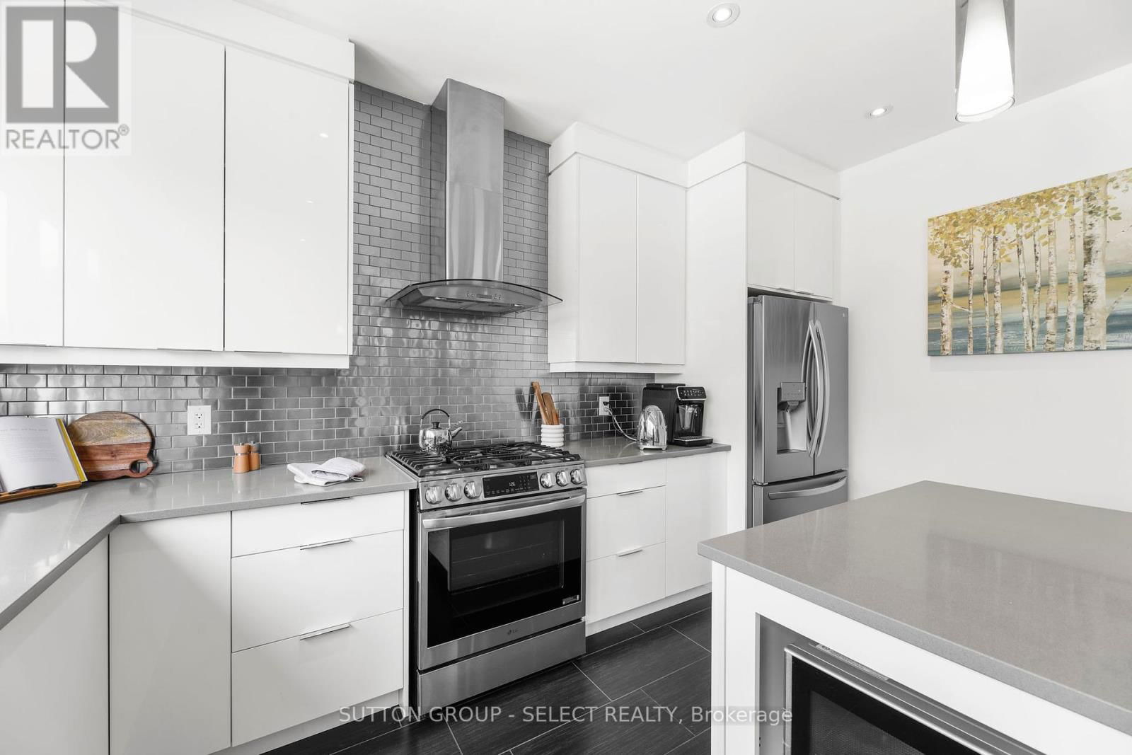 710 HICKORYRIDGE COMMON Image 11