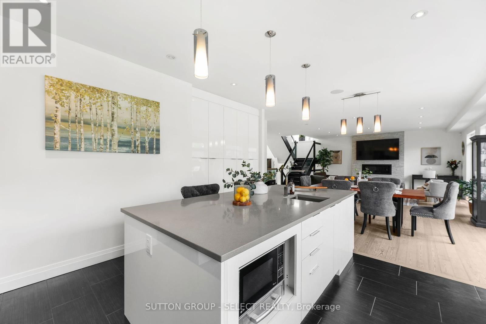 710 HICKORYRIDGE COMMON Image 12