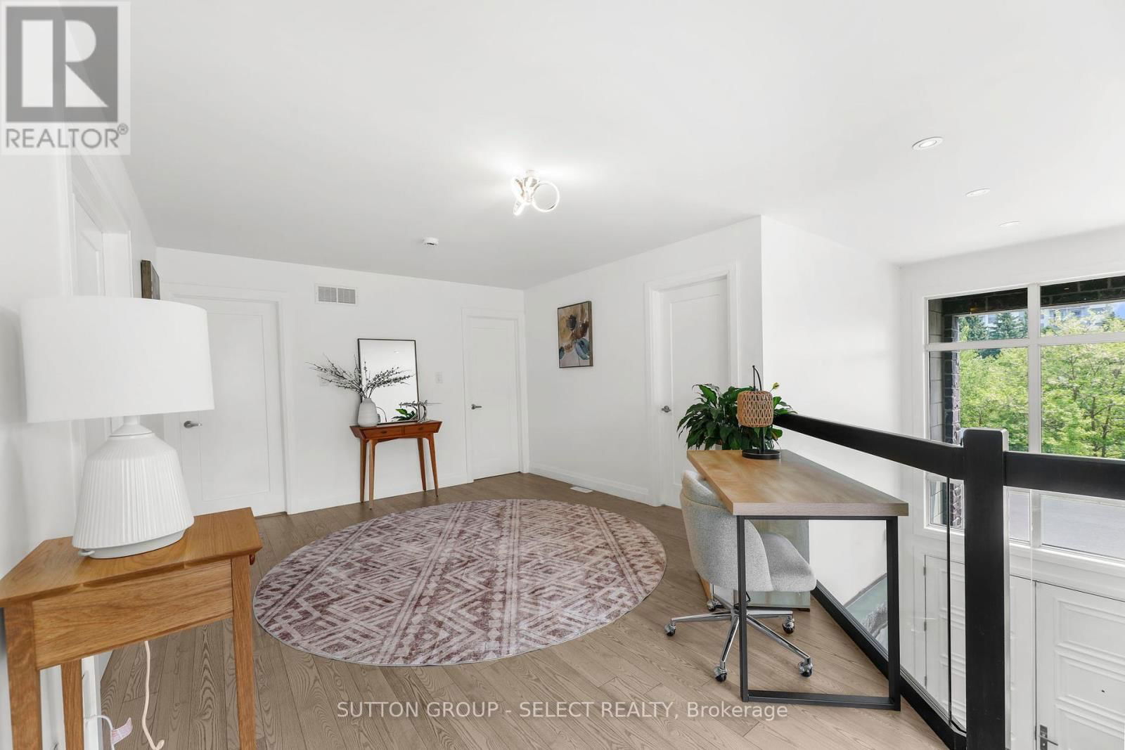 710 HICKORYRIDGE COMMON Image 18