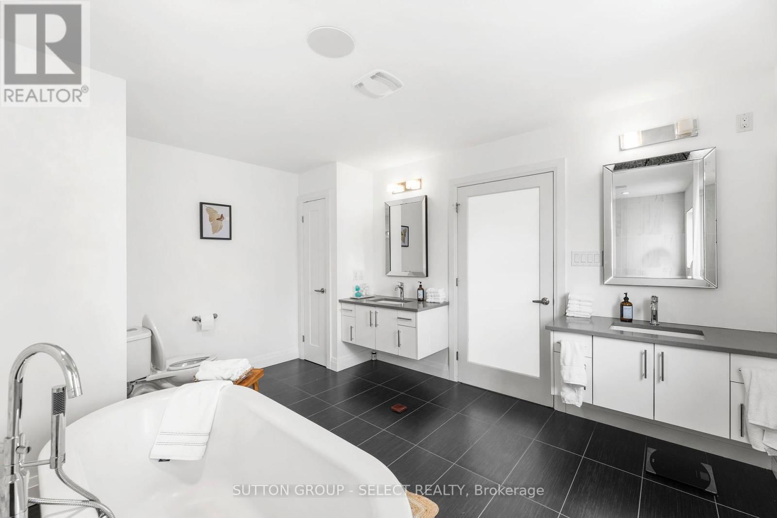 710 HICKORYRIDGE COMMON Image 25