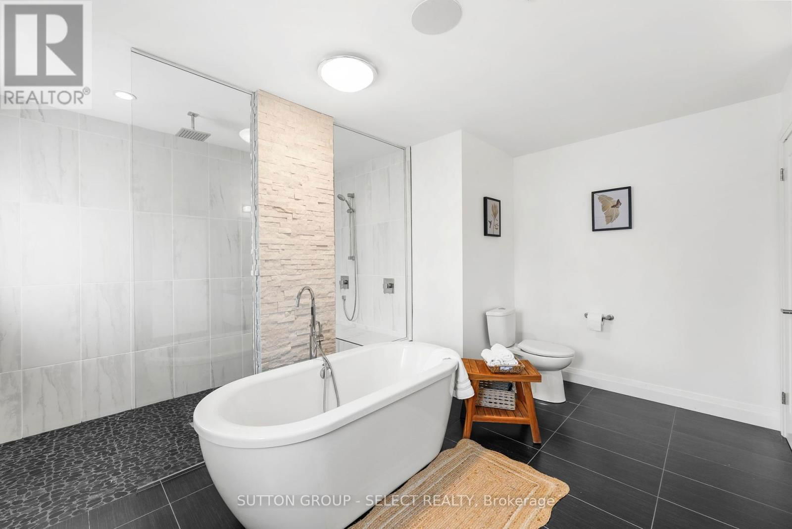 710 HICKORYRIDGE COMMON Image 26