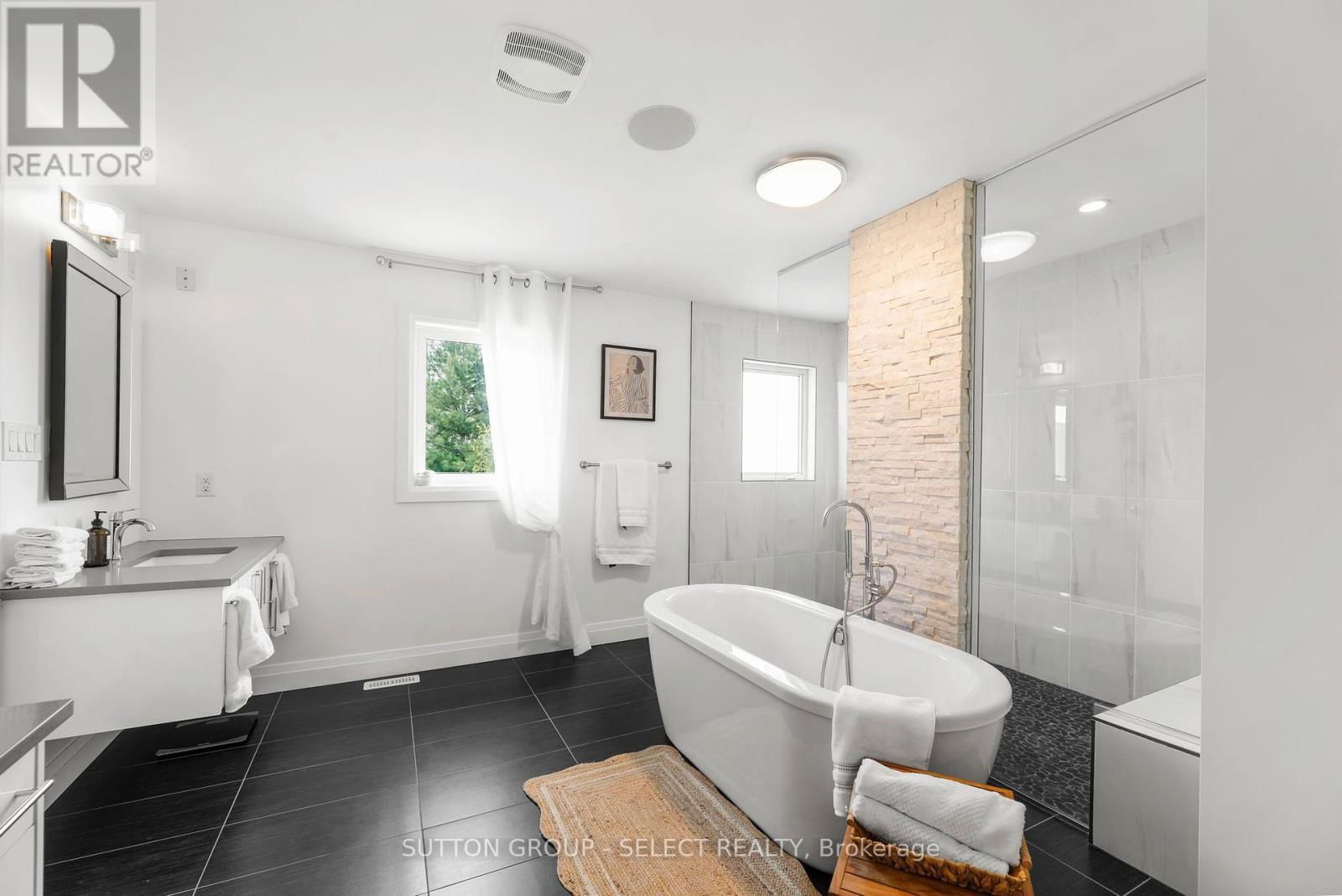 710 HICKORYRIDGE COMMON Image 27