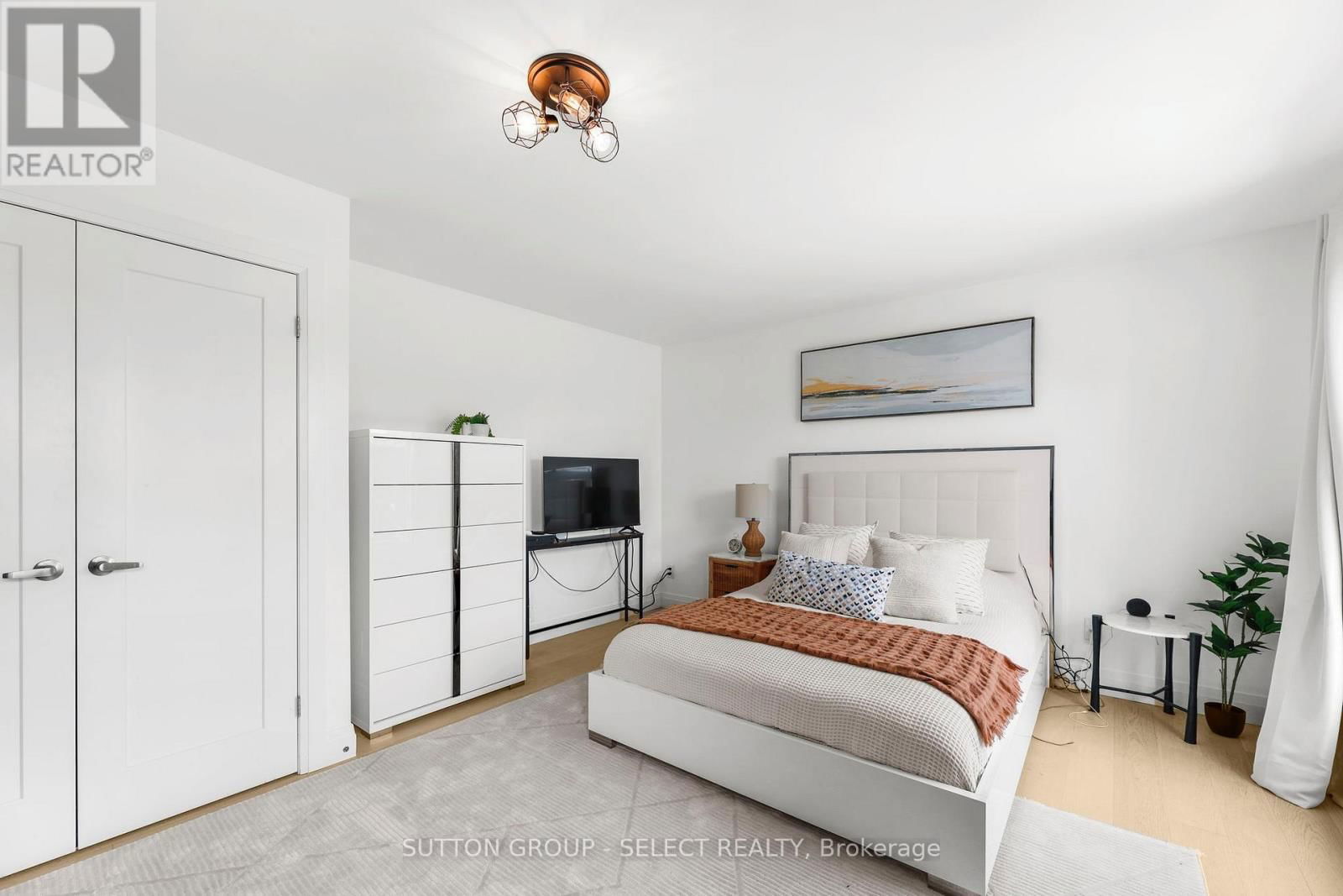 710 HICKORYRIDGE COMMON Image 34