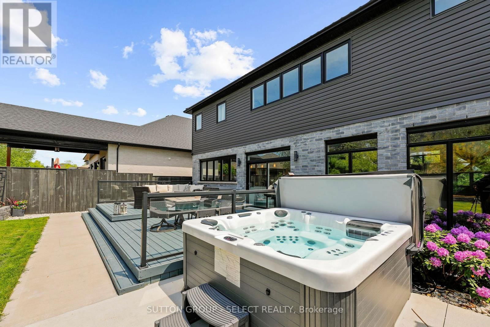 710 HICKORYRIDGE COMMON Image 43