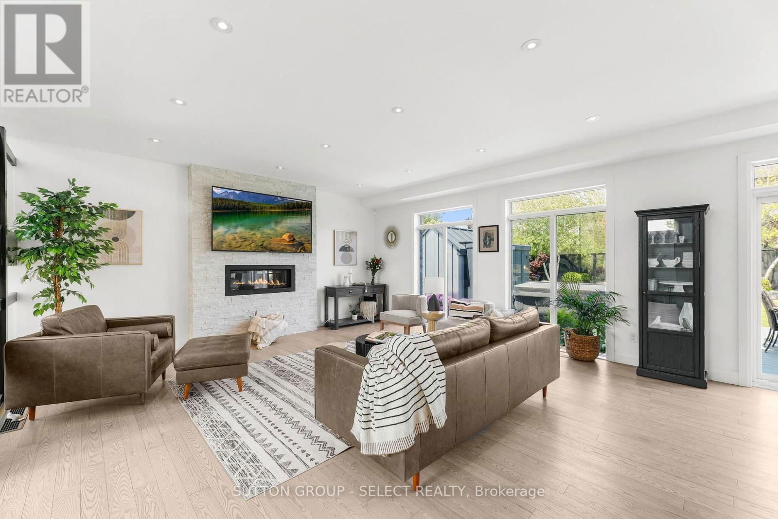 710 HICKORYRIDGE COMMON Image 6